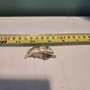 Vintage Fashion Leaf Brooch